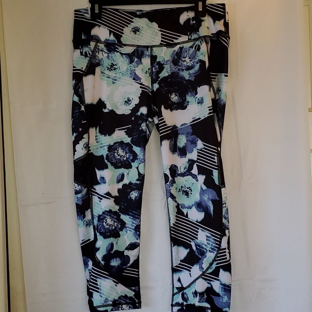 ⏬️PRICEDROP⏬️FILA Cropped Legging